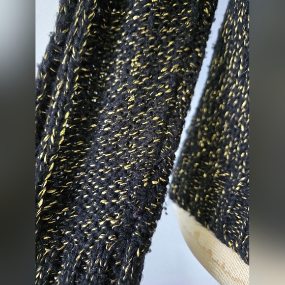 QED LONDON Black and Gold Knit Sweater. Size Small - Picture 5 of 9